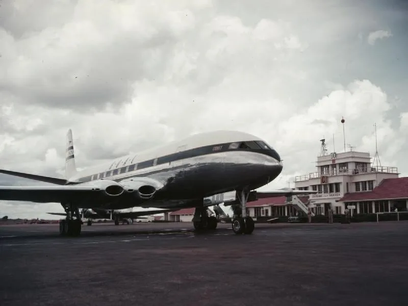 Comet 1 da BOAC parado no aeroporto de Entebbe, em Uganda, em 1952
